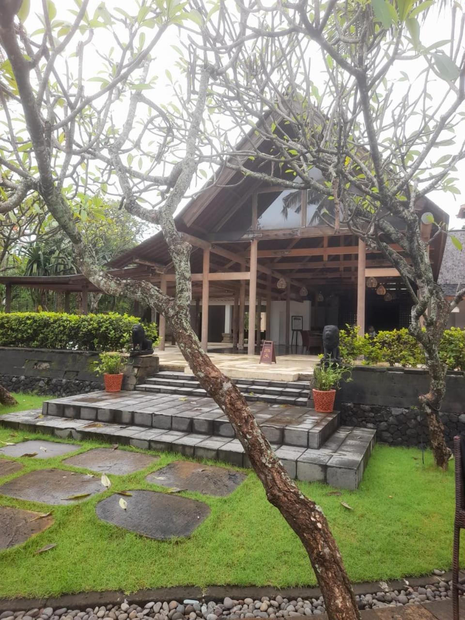 The Royal Beach Seminyak Exterior foto